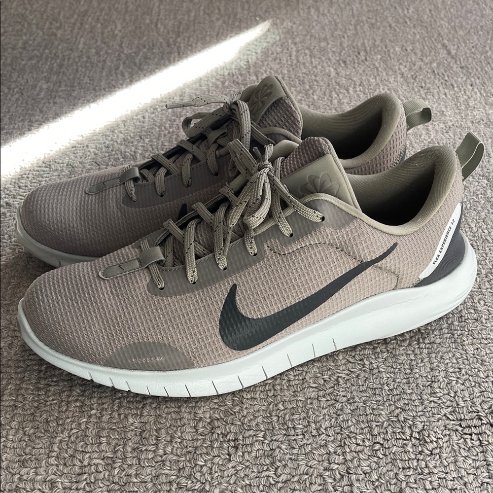 Nike Men's Flex Experience 12 in size 11.5.  Light Army Green color.